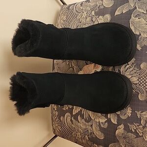 New Ugg black short boots